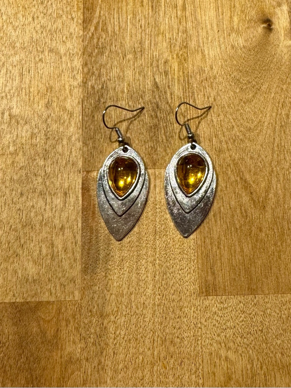 NWT Amber Teardrop Dangle Silver Tone Earrings